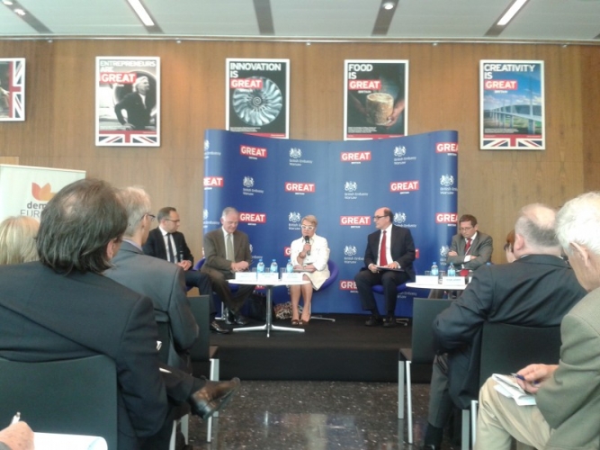 Debata z udziałem Henryki Bochniarz w Ambasadzie Wielkiej Brytanii w Polsce, 17 lipca 2013 r.
