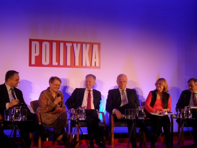 Od lewej: Waldemar Pawlak, dr Henryka Bochniarz, Adam Góral, Andrzej Olechowski, Joanna Solska, Jerzy Baczyński,debata Polityki, 13 lutego 2013 r.