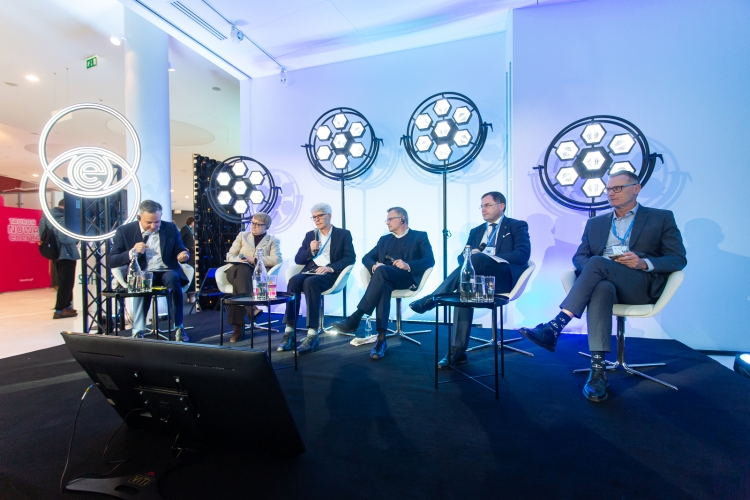 Finanse publiczne Polski – OEES 2025