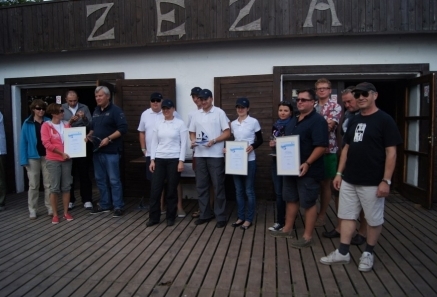Zwycięskie załogi wyścigu jachtów kabinowych: ekipa Bell (pośrodku), KPMG Advisory oraz Gessel, Koziorowski